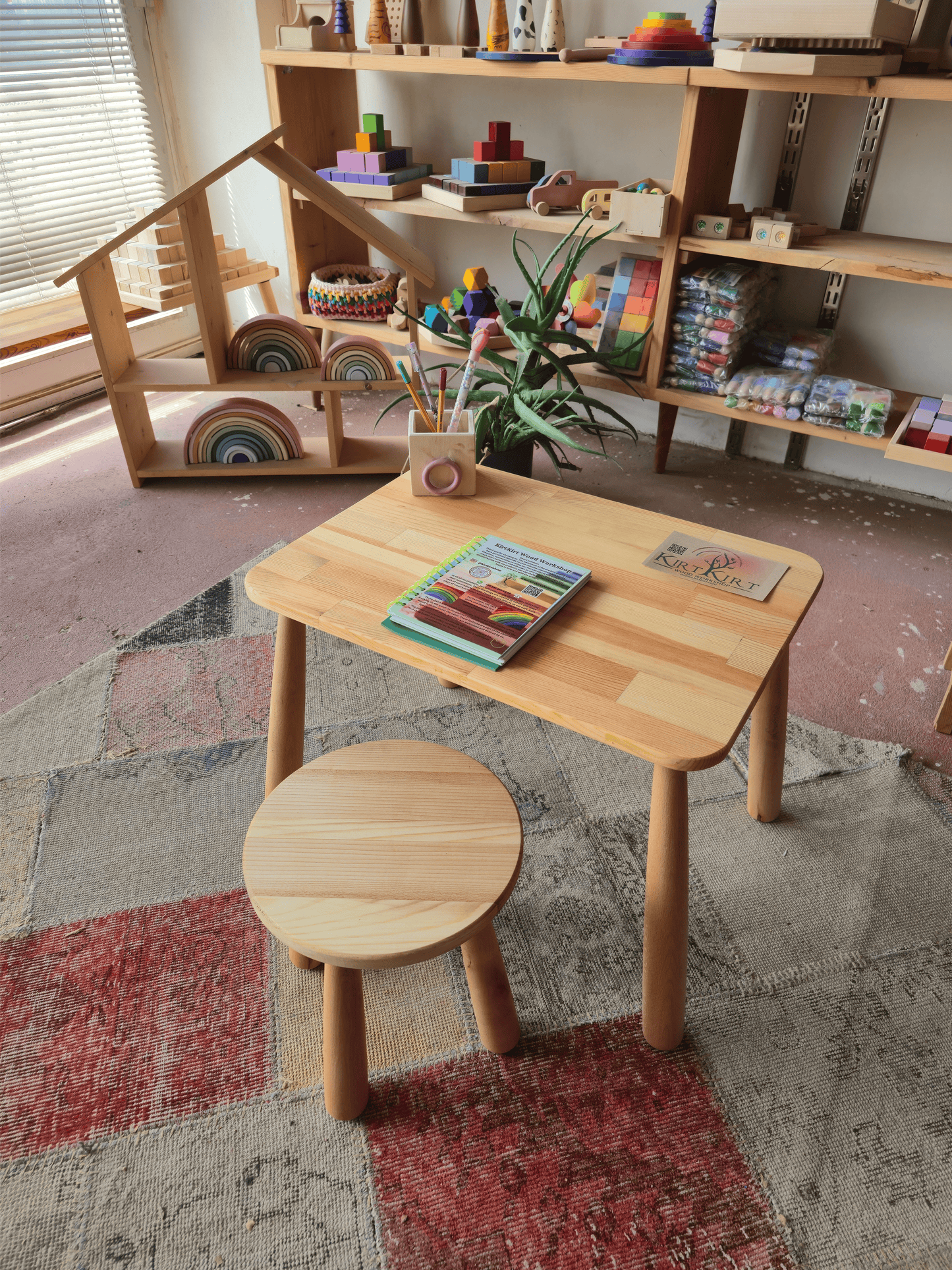 Montessori Çocuk Masa ve 2 Tabure Seti | 60x45 cm Doğal Ahşap Çocuk Masası (2 Tabureli)