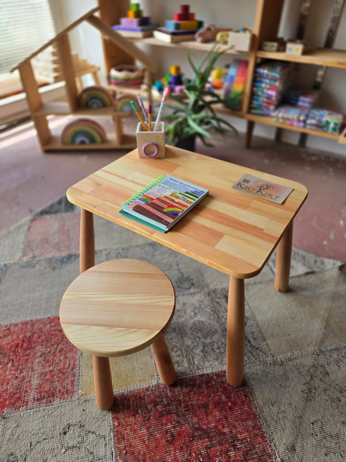 Montessori Çocuk Masa ve 2 Tabure Seti | 60x45 cm Doğal Ahşap Çocuk Masası (2 Tabureli)