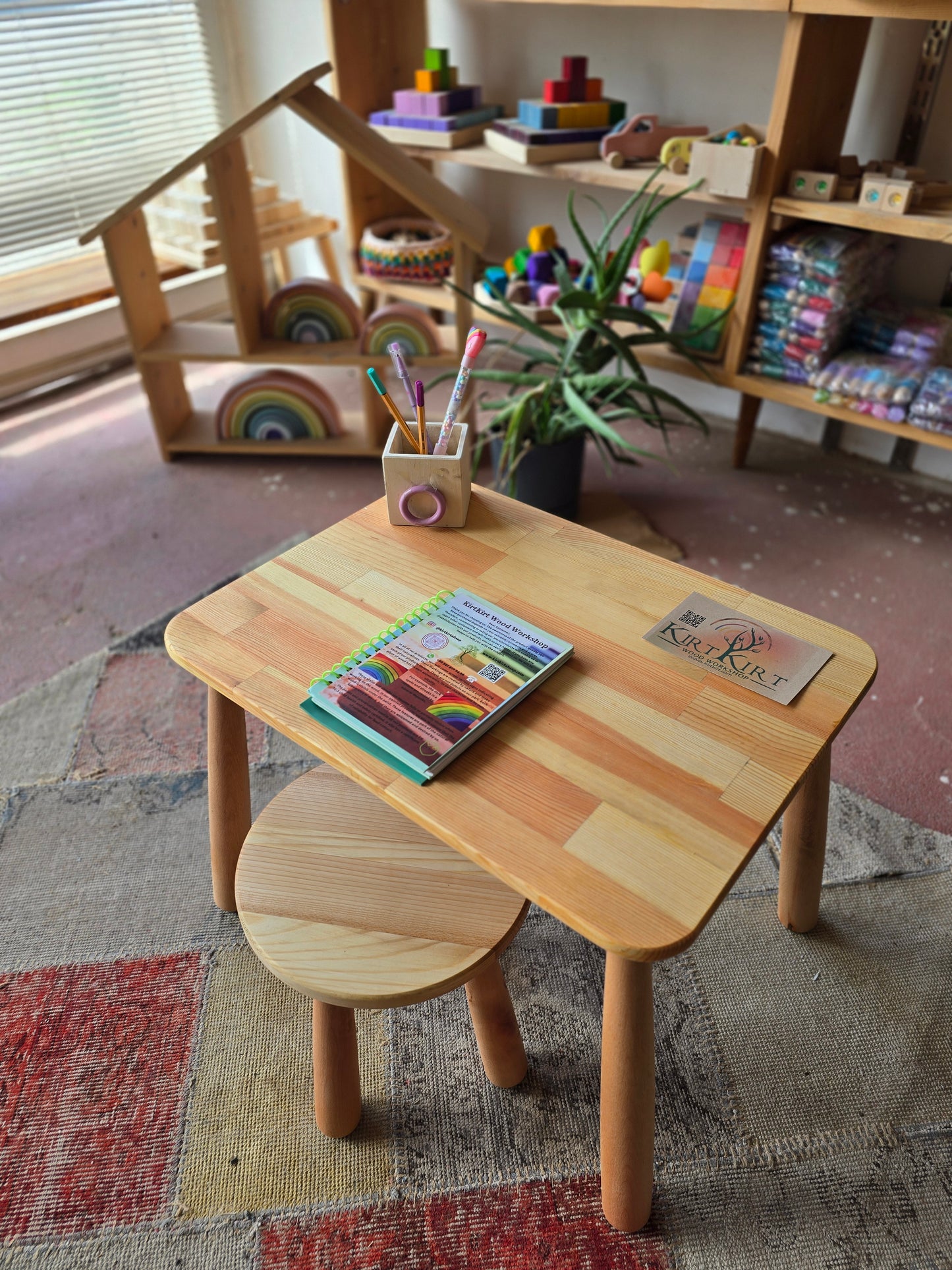 Montessori Çocuk Masa ve 2 Tabure Seti | 60x45 cm Doğal Ahşap Çocuk Masası (2 Tabureli)