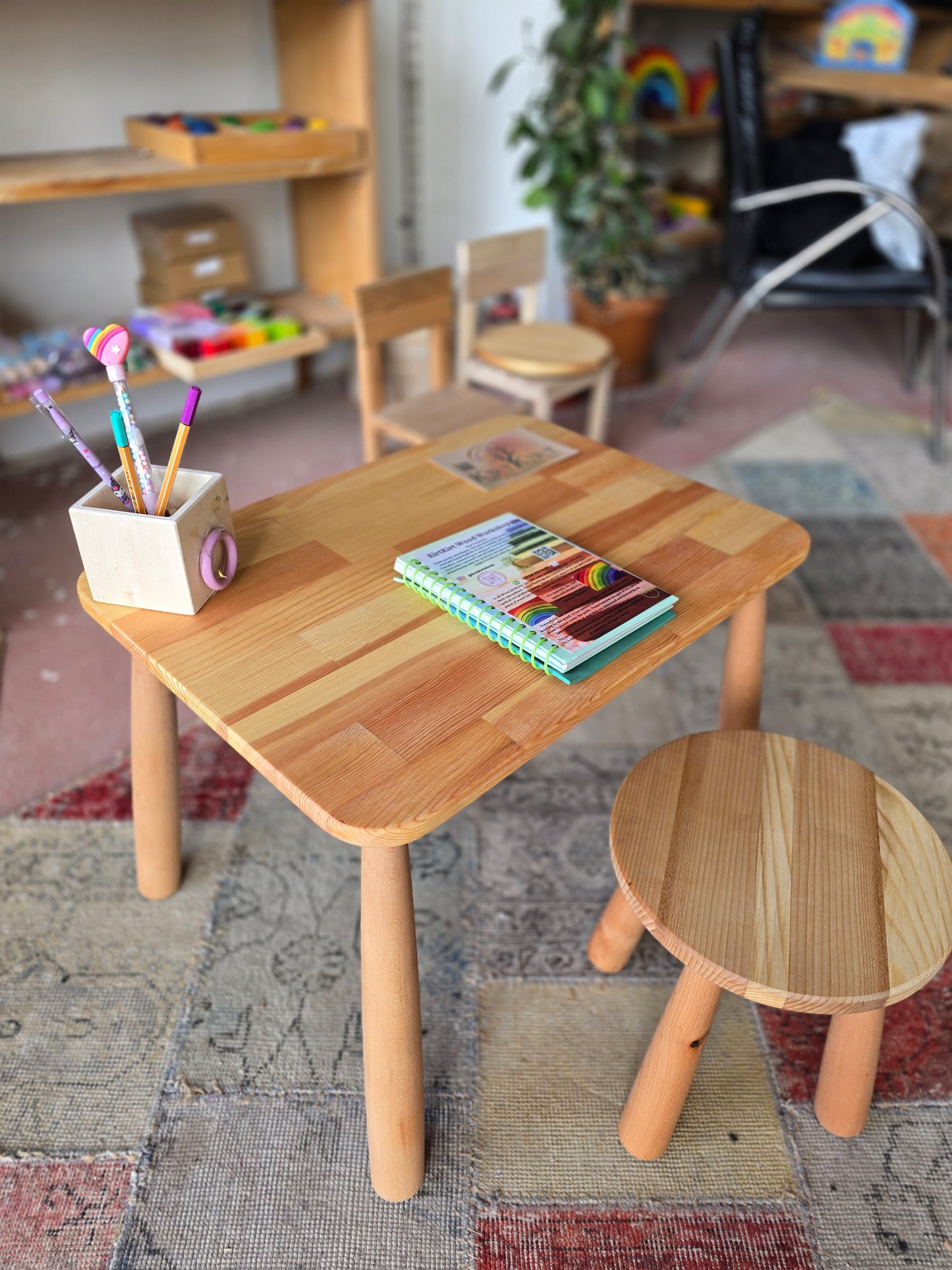 Montessori Çocuk Masa ve 2 Tabure Seti | 60x45 cm Doğal Ahşap Çocuk Masası (2 Tabureli)