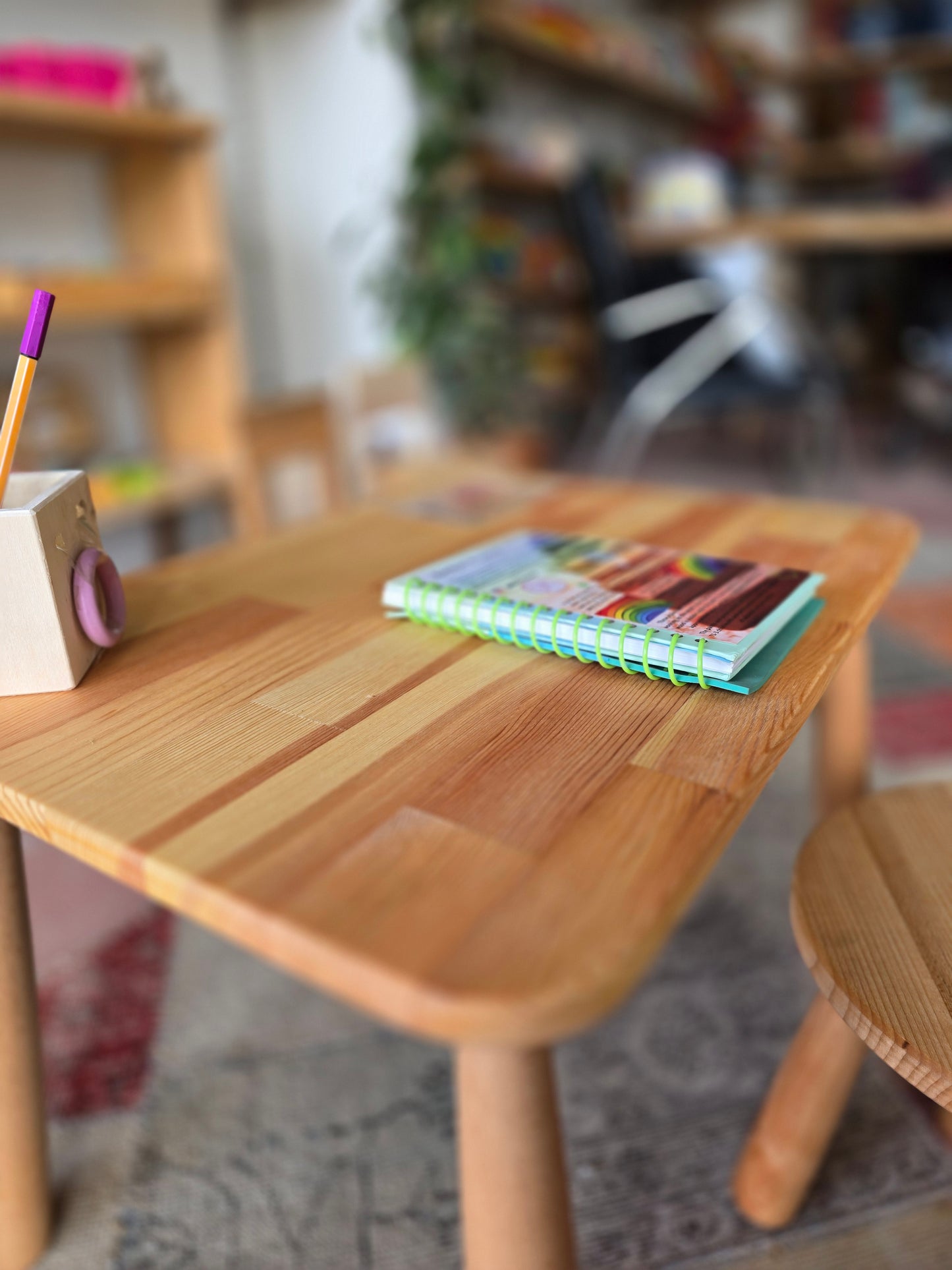 Montessori Çocuk Masa ve 2 Tabure Seti | 60x45 cm Doğal Ahşap Çocuk Masası (2 Tabureli)