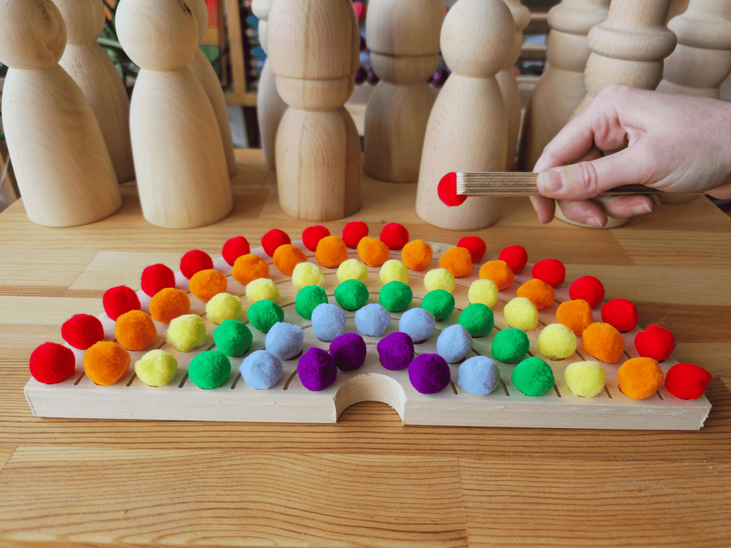 Montessori Renk Eslestirme Oyuncagi | Ahsap Tabla ve Kece Toplar | Waldorf Rainbow Sorting Toy