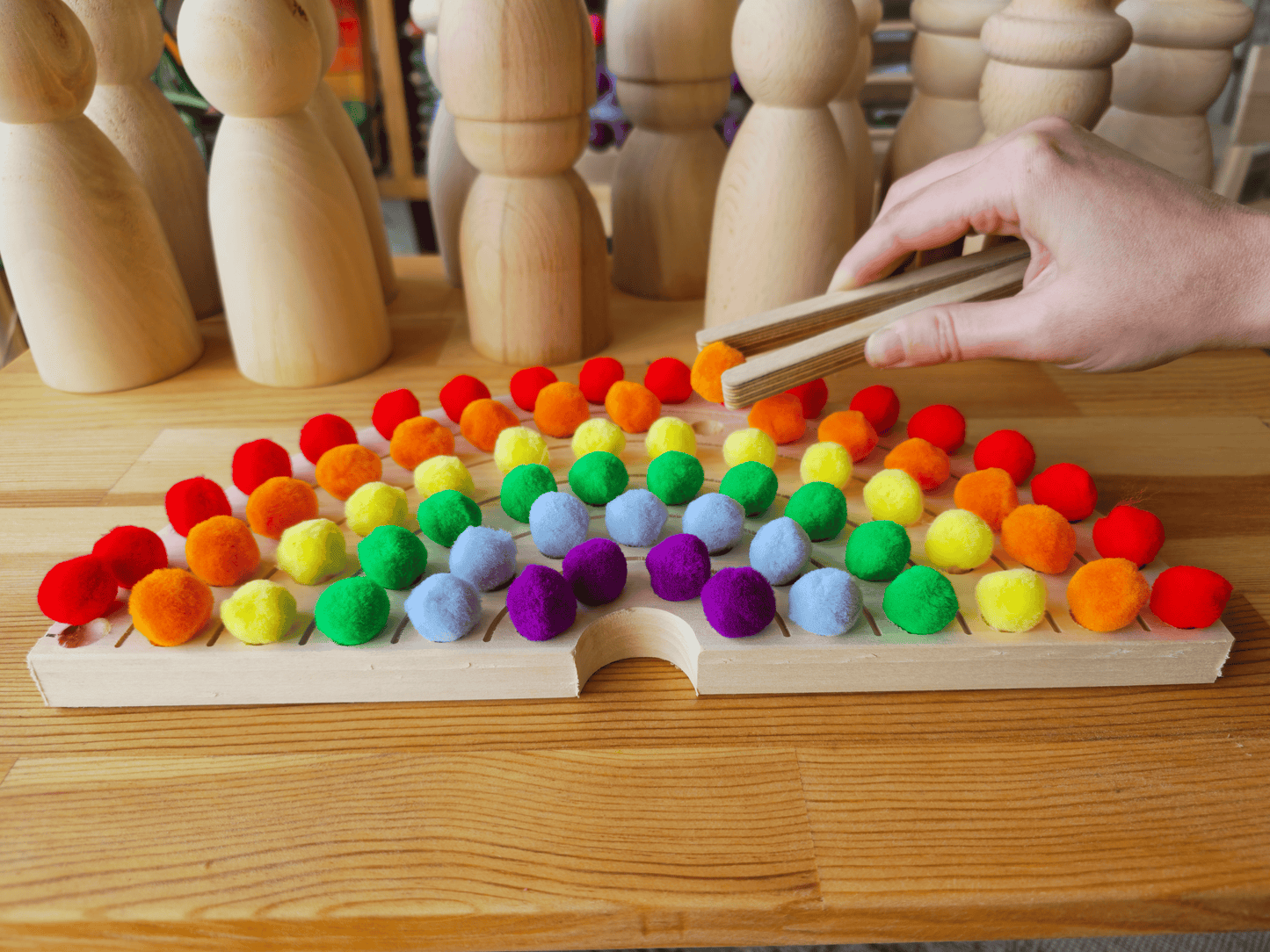 Montessori Renk Eslestirme Oyuncagi | Ahsap Tabla ve Kece Toplar | Waldorf Rainbow Sorting Toy