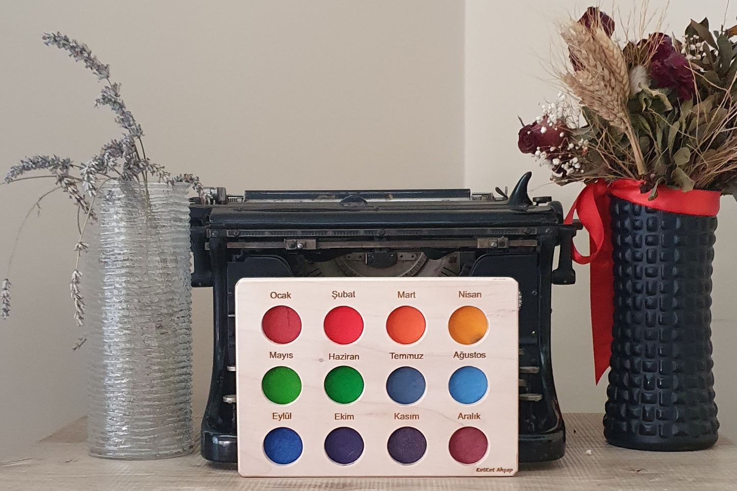 KirtKirt Holz | Waldorf Peg Baby Tablett + Klammern | Monate | Regenbogen