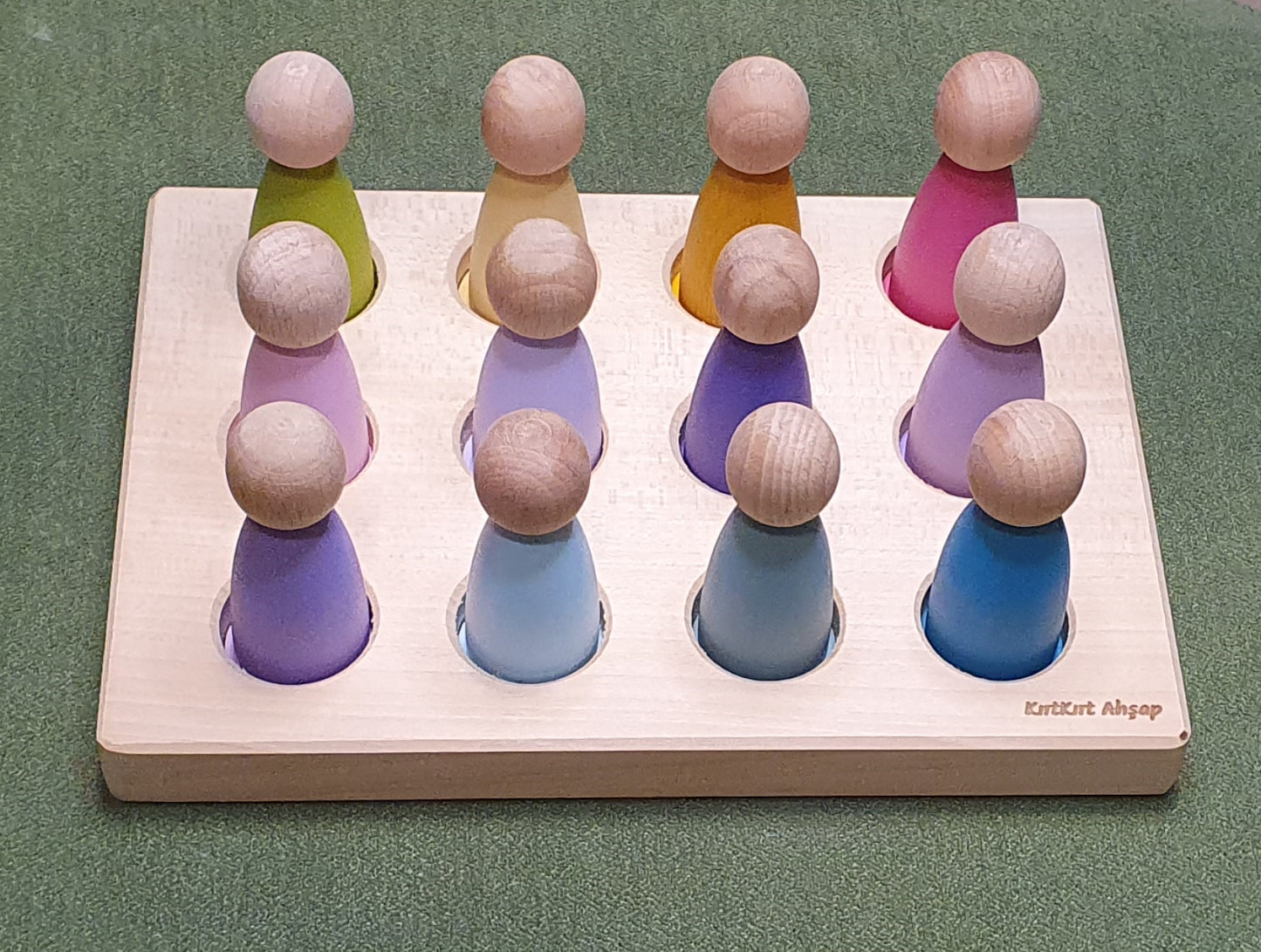 KirtKirt Holz | Waldorf Peg Baby Tablett + Klammern | Monate | Pastell