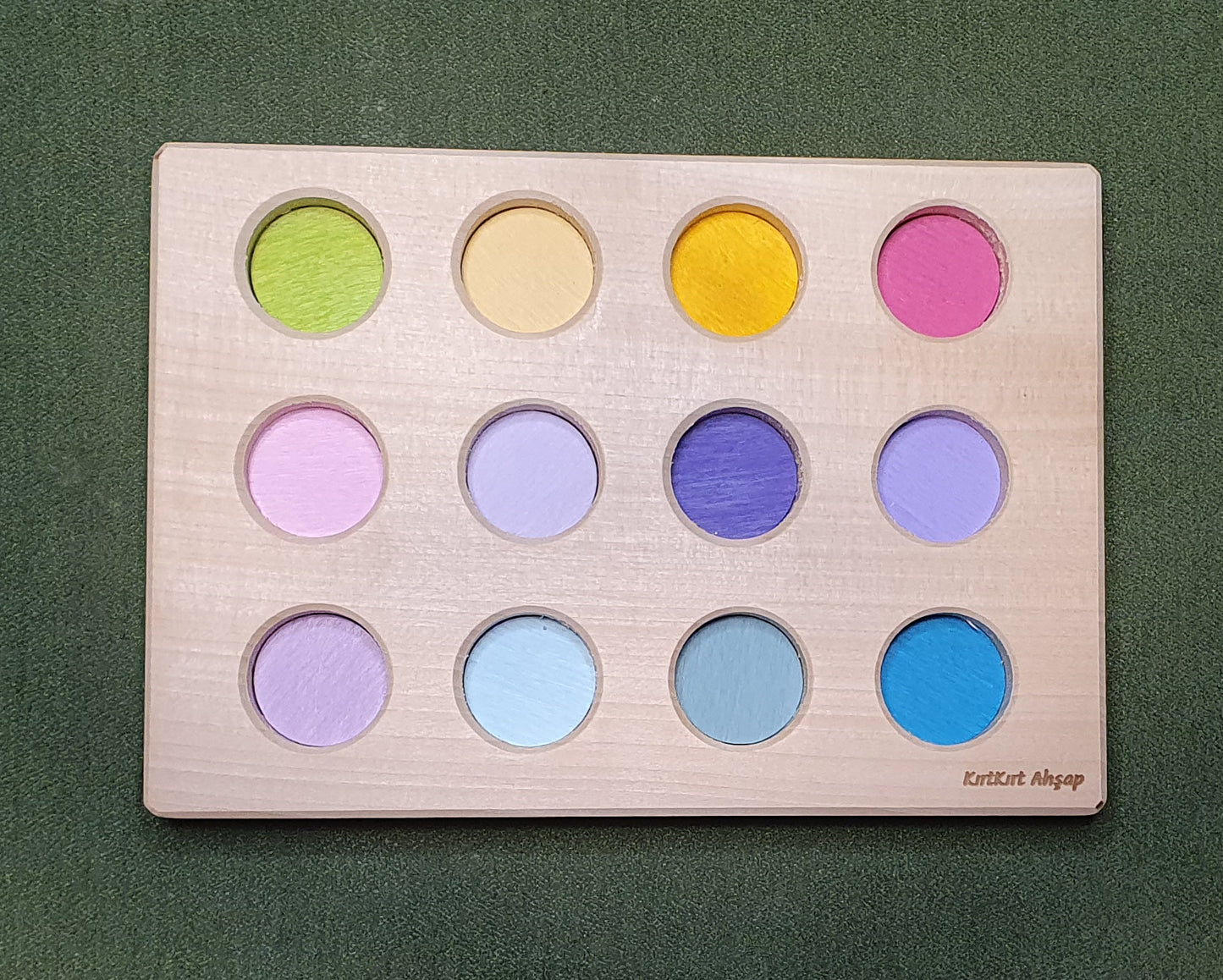 KirtKirt Holz | Waldorf Peg Baby Tablett + Klammern | Monate | Pastell